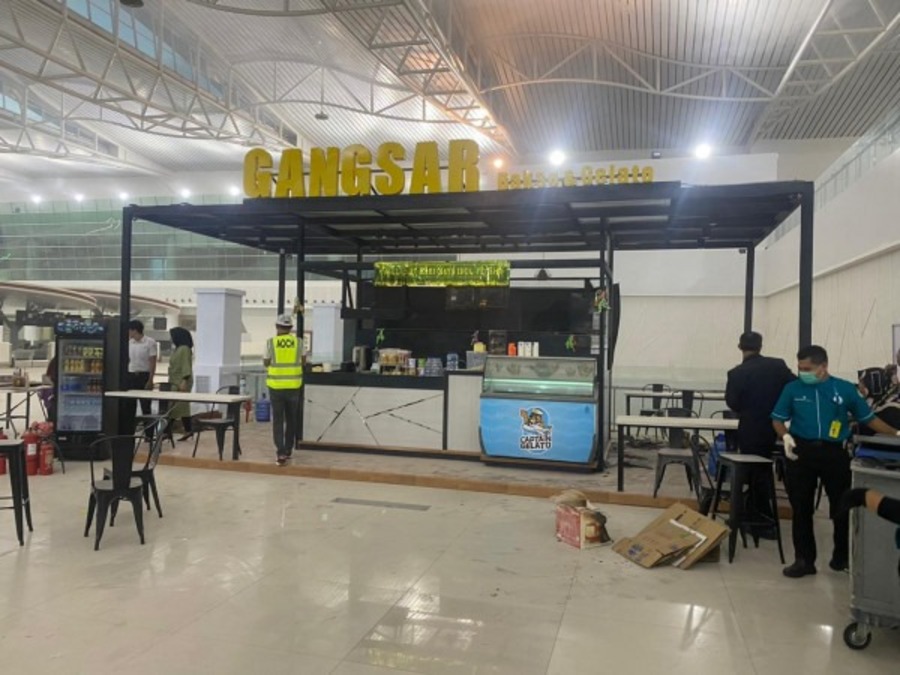 BERHASIL DIPADAMKAN: Kondisi tenant pasca kebakaran. Penyebab kebakaran diperkirakan terjadi karena adanya arus pendek.