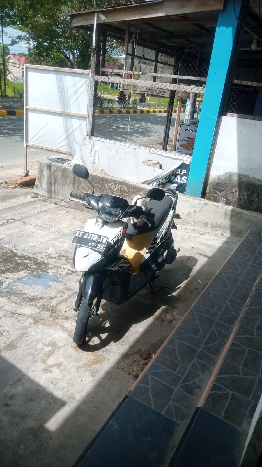 DIKEMBALIKAN: Sepeda motor milik Bang Dul ini dikembalikan setelah sembilan bulan diduga dibawa kabur penipu.