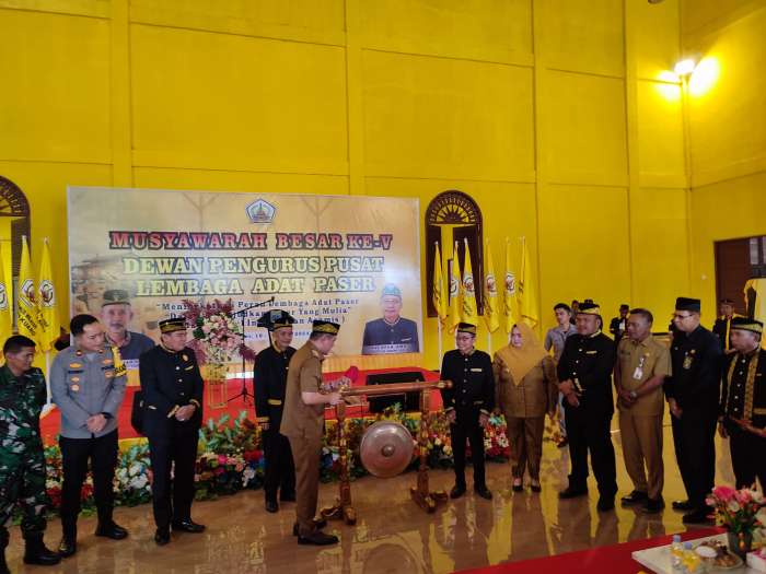GEDUNG BARU: Lembaga Adat Paser menggelar mubes kelima untuk pemilihan ketua, sekaligus membuka gedung baru berupa Rumah Adat Kuta Manuk Riung di Desa Janju, Km 8, Tanah Grogot, Selasa (16/4).