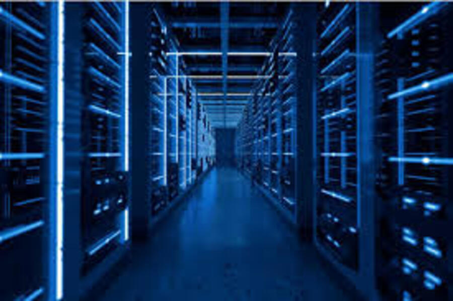 Ilustrasi: Fasilitas data center sangat dibutuhkan di tengah perkembangan ekosistem digital saat ini. (TechFunnel)