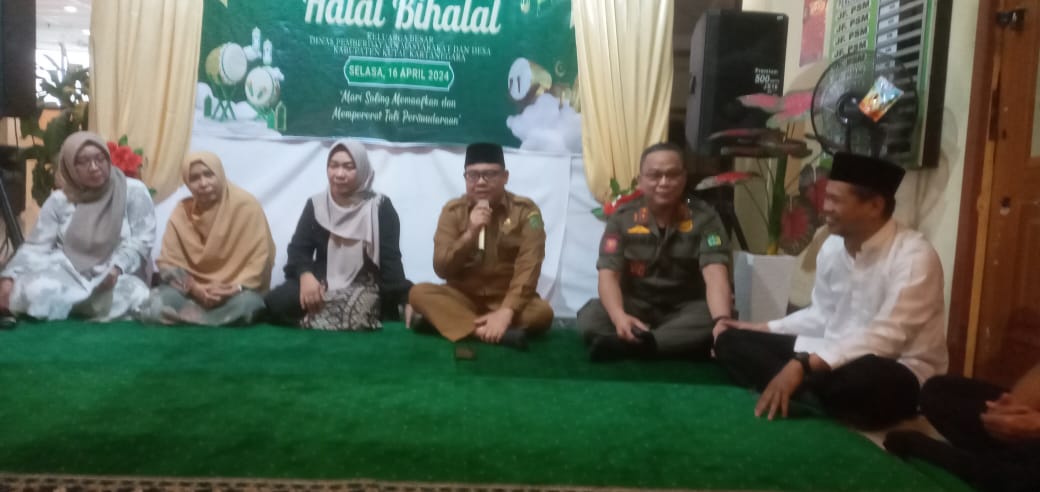 SILATURAHMI: Suasana halalbihalal di  DPMD Kukar dipimpin Kadis PMD Arianto.
