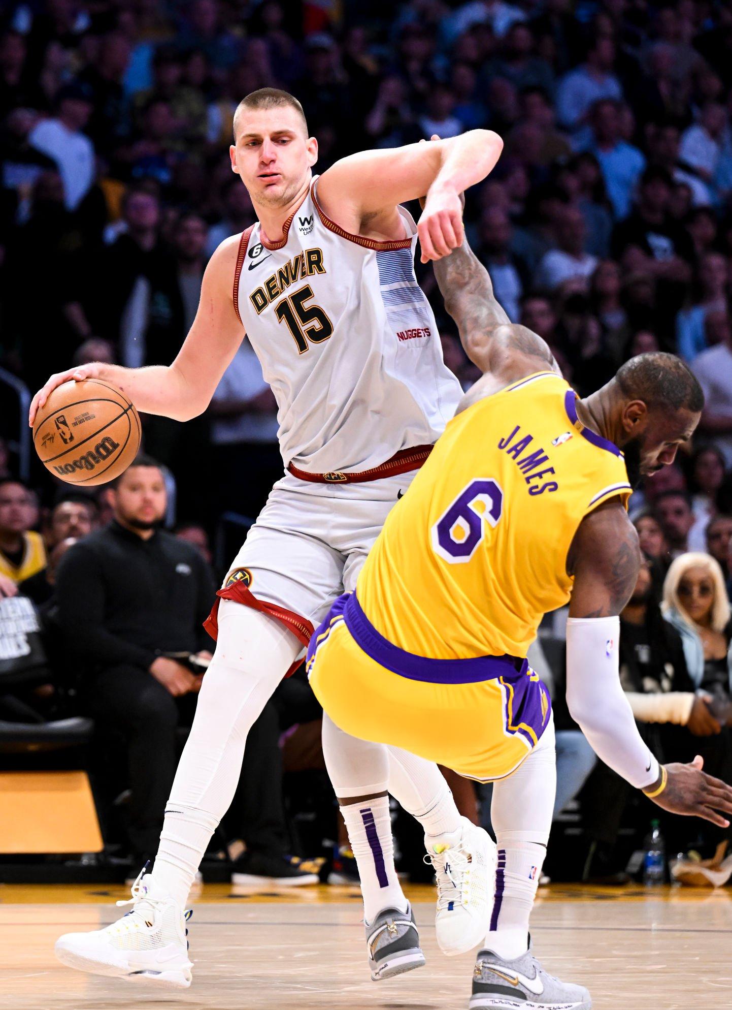 LANGSUNG PANAS: Nikola Jokic kembali berhadapan dengan LeBron James di play-off Konferensi Barat seperti musim lalu. (Foto: Lakersnation)