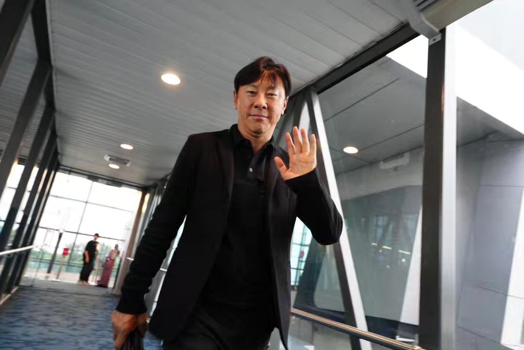 BERIKAN YANG TERBAIK: Shin Tae-yong memastikan skuad Indonesia siap tempur melawan Korea Selatan. (Foto: X)