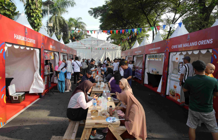 Suasana UMKM yang menghadirkan beragam kuliner khas nusantara