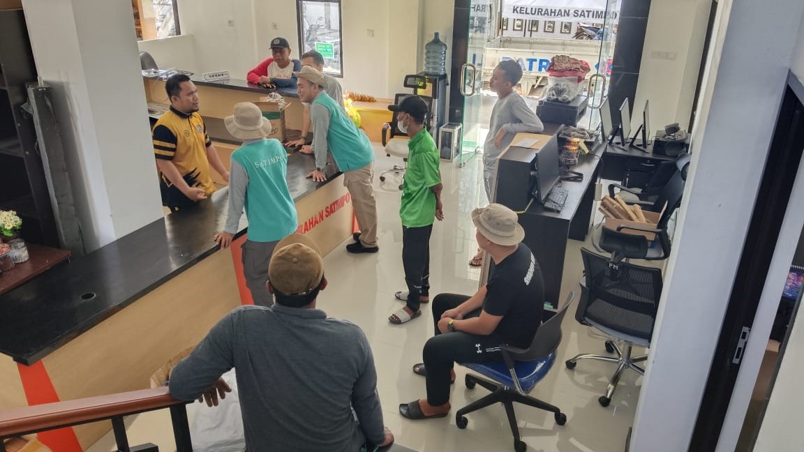 ANGKUT BARANG: Kelurahan Satimpo telah pindah pelayanan di kantor baru, yakni di Jalan Ulin atau samping Lapangan HOP 1.