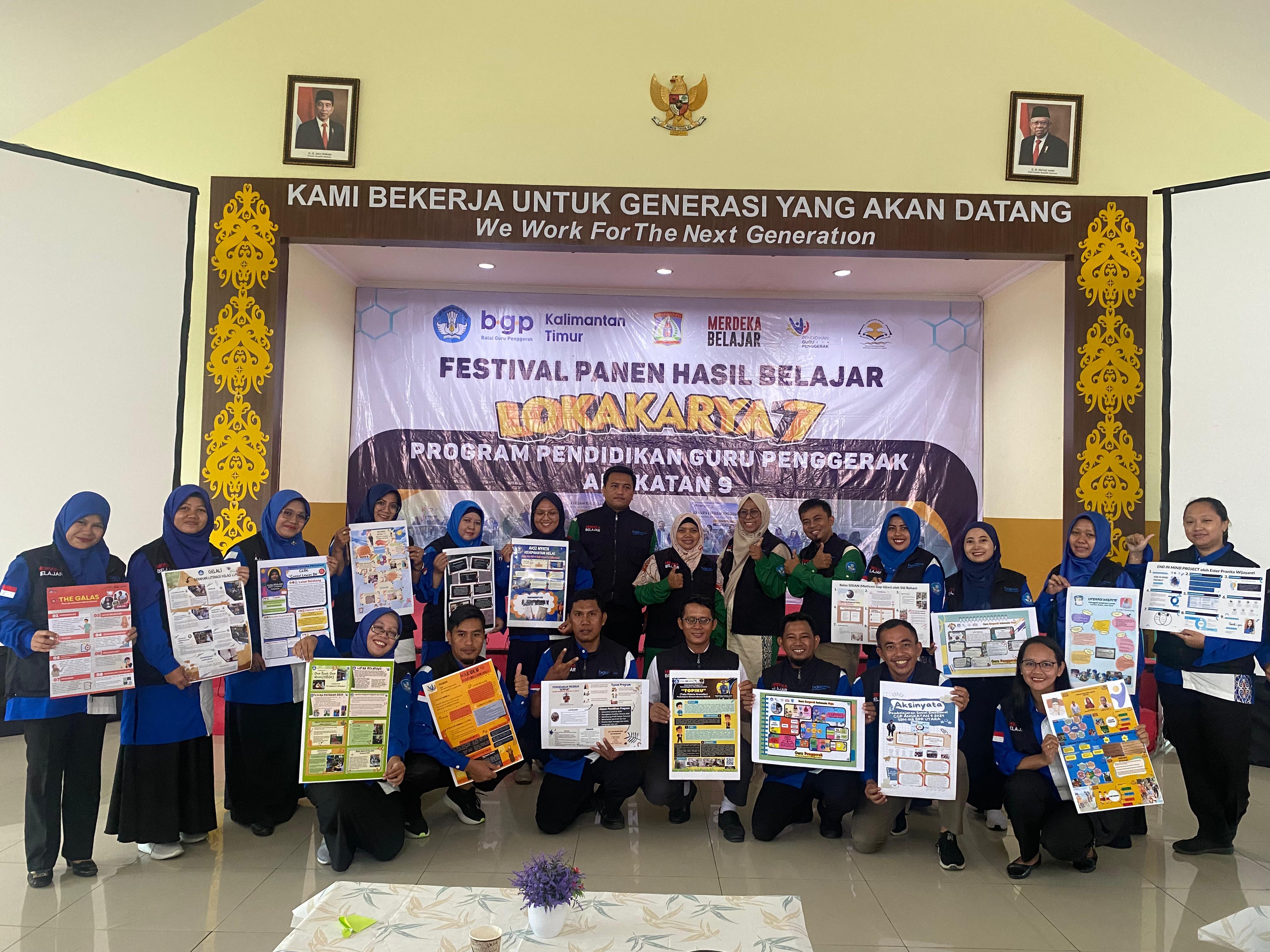 TAMPILKAN: Para CGP menampilkan festival panen hasil belajar di Lokakarya 7 Angkatan 9 di Balikpapan, Minggu (28/4).