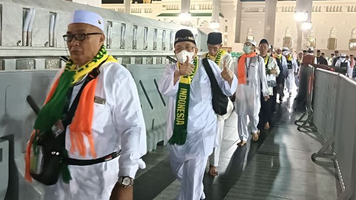 Calon jamaah haji Indonesia di Madinah secara bertahap mula menjalani ibadah di Raudah, Masjid Nabawi, Madinah, Selasa (14/5) dini hari.