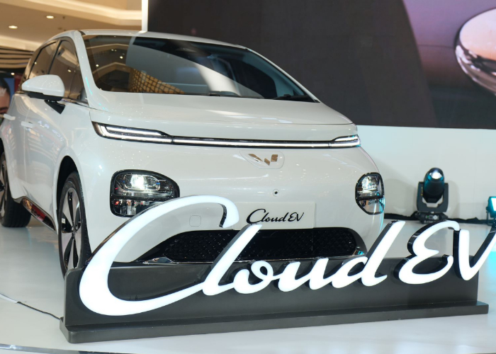 DILUNCURKAN: Wuling resmi luncurkan kendaraan listrik terbarunya, yakni Cloud EV di Indonesia