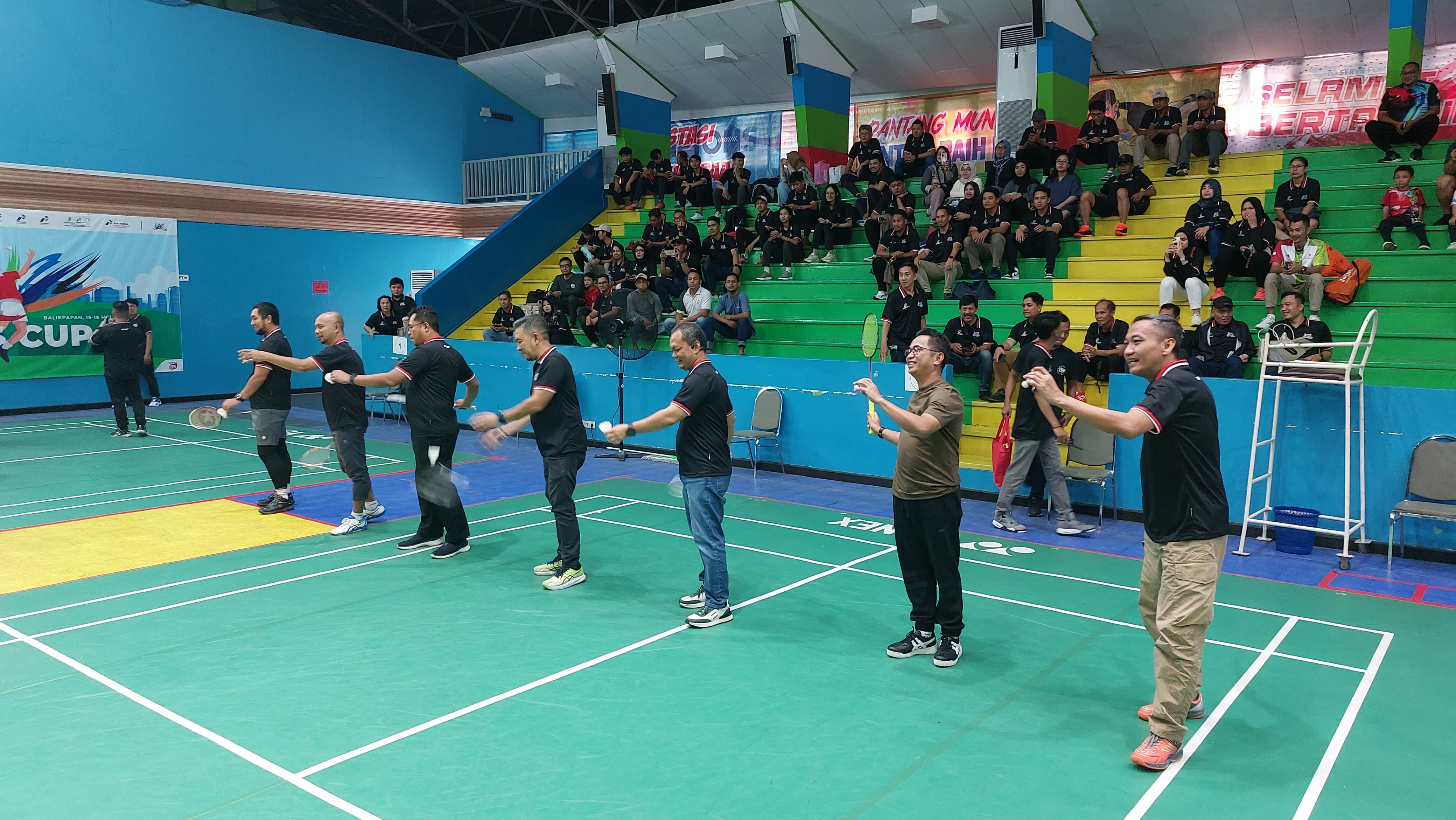 EDISI KESEPULUH: Pembukaan Turnamen Bulutangkis Migas Cup X 2024 di Gelora Patra, Sabtu (18/5).&nbsp;FOTO: OKTA/KP
