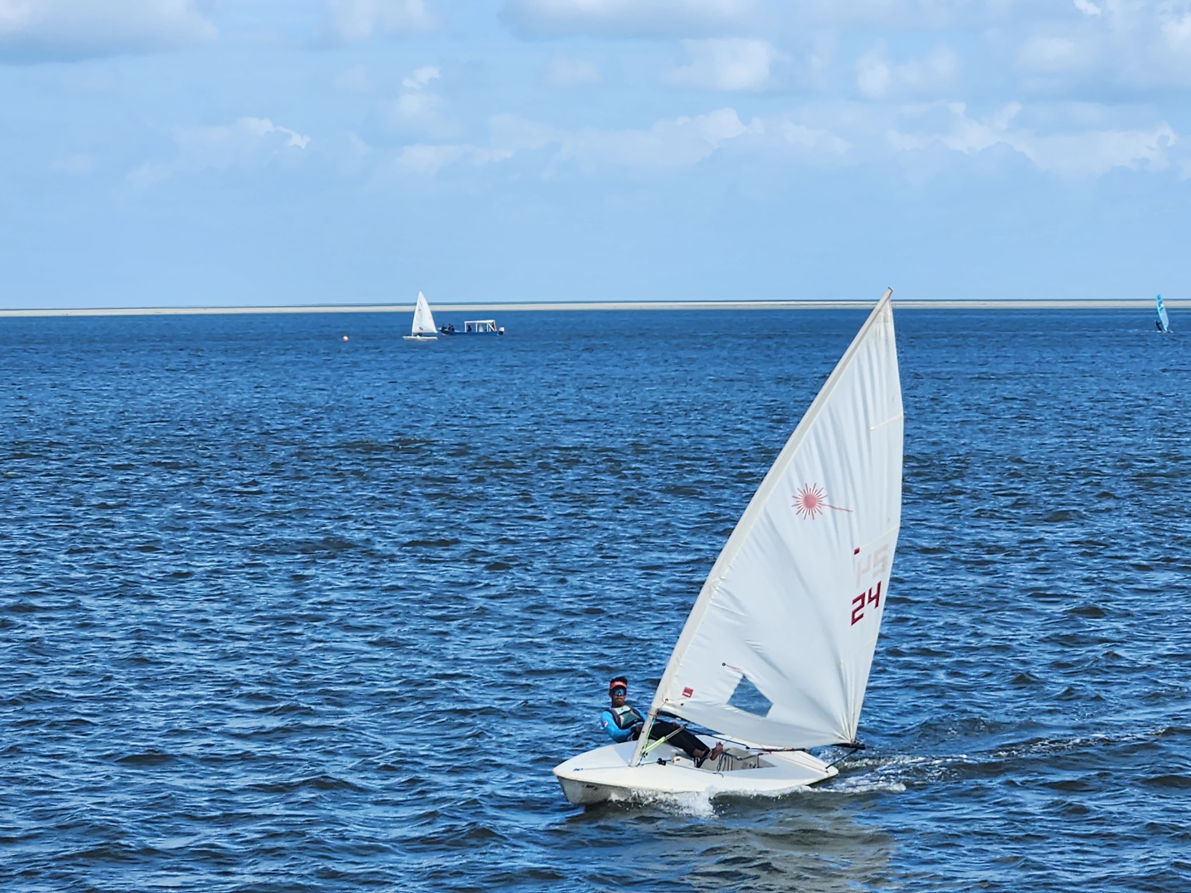 Atlet layar berlatih di Kampung Tanjung Batu, Kecamatan Pulau Derawan.