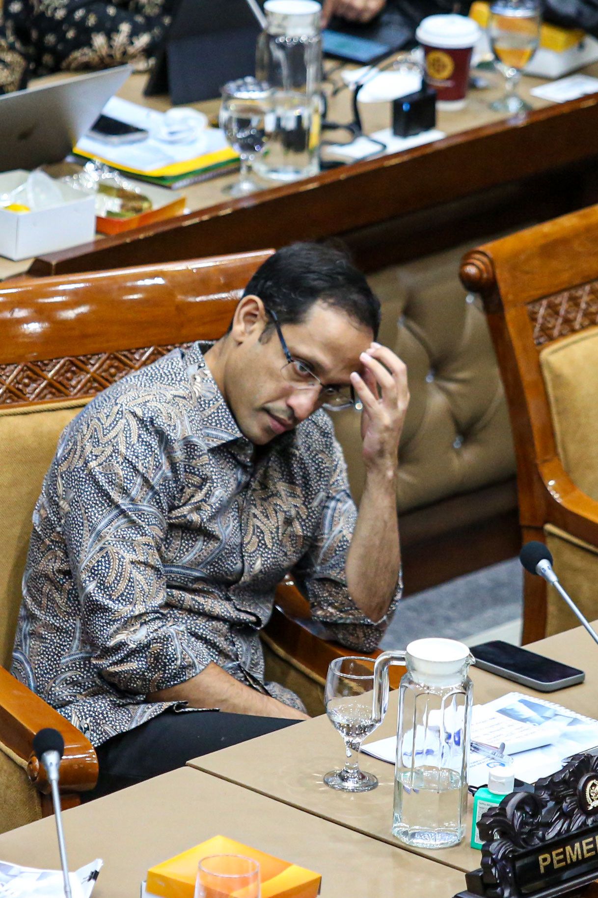 TANGGAPI POLEMIK: Nadiem Makarim menghadiri rapat kerja di Komisi X DPR, Selasa (21/5).