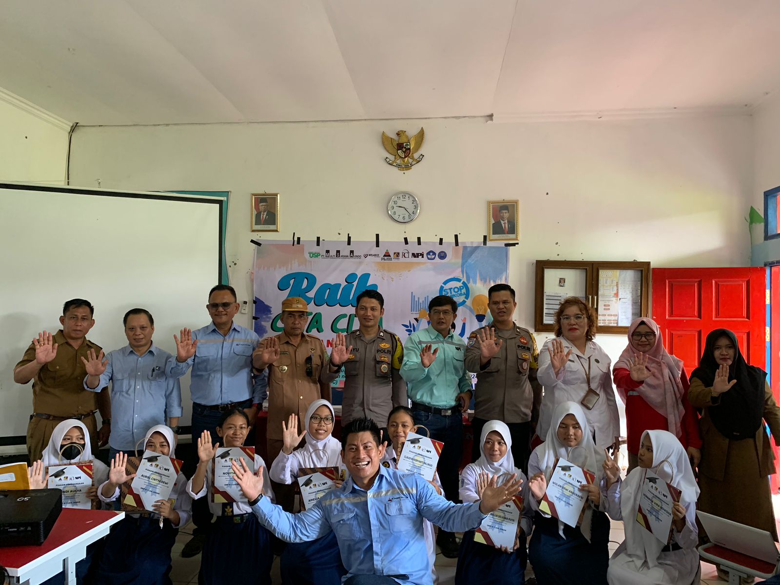 SINERGI: Pemerintah daerah, kepolisian, dan para pemangku kepentingan bersama-sama mengedukasi pelajar tentang bahaya narkoba.  &nbsp;