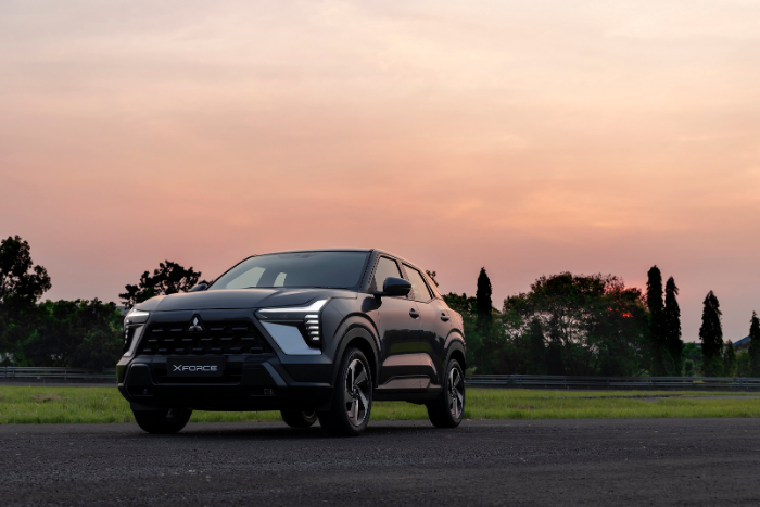 TERBAIK: Mitsubishi Xforce Raih Penghargaan Best Low SUV 5-Seater di Otomotif Award 2024
