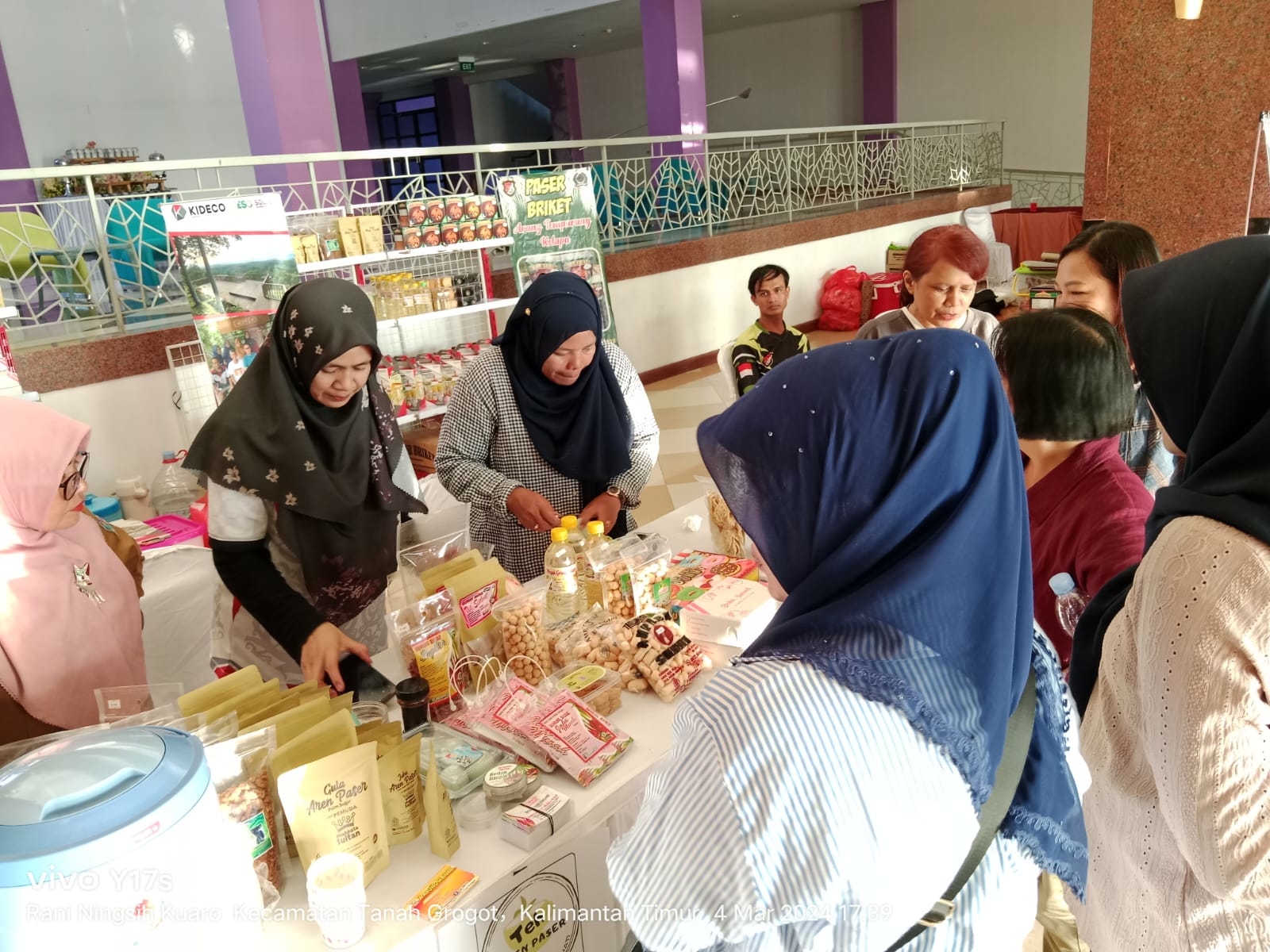 BERKEMBANG: Kudapan dari ikan asin ternyata mendapat antusiasme tinggi dari masyarakat. Ikut berbagai expo dan pameran untuk mem-branding usaha lebih lagi.