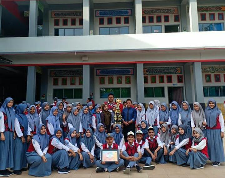 SALAH SATU TERBAIK: Mengajak adik-adik bergabung di Sekolah Labbaika Samarinda tahun ajaran 2024-2025.