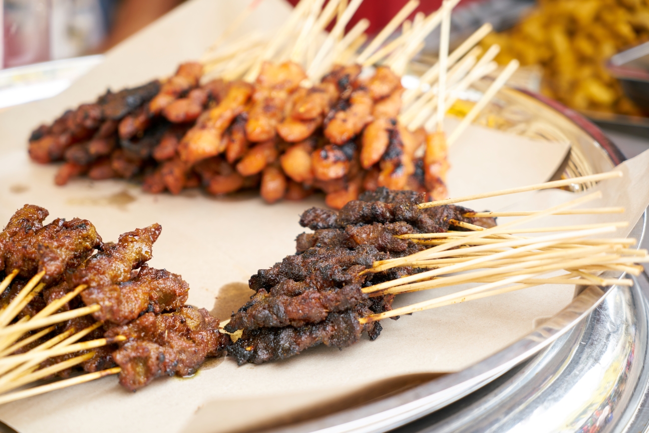 Ilustrasi. Sajian sate. (freepik.com)