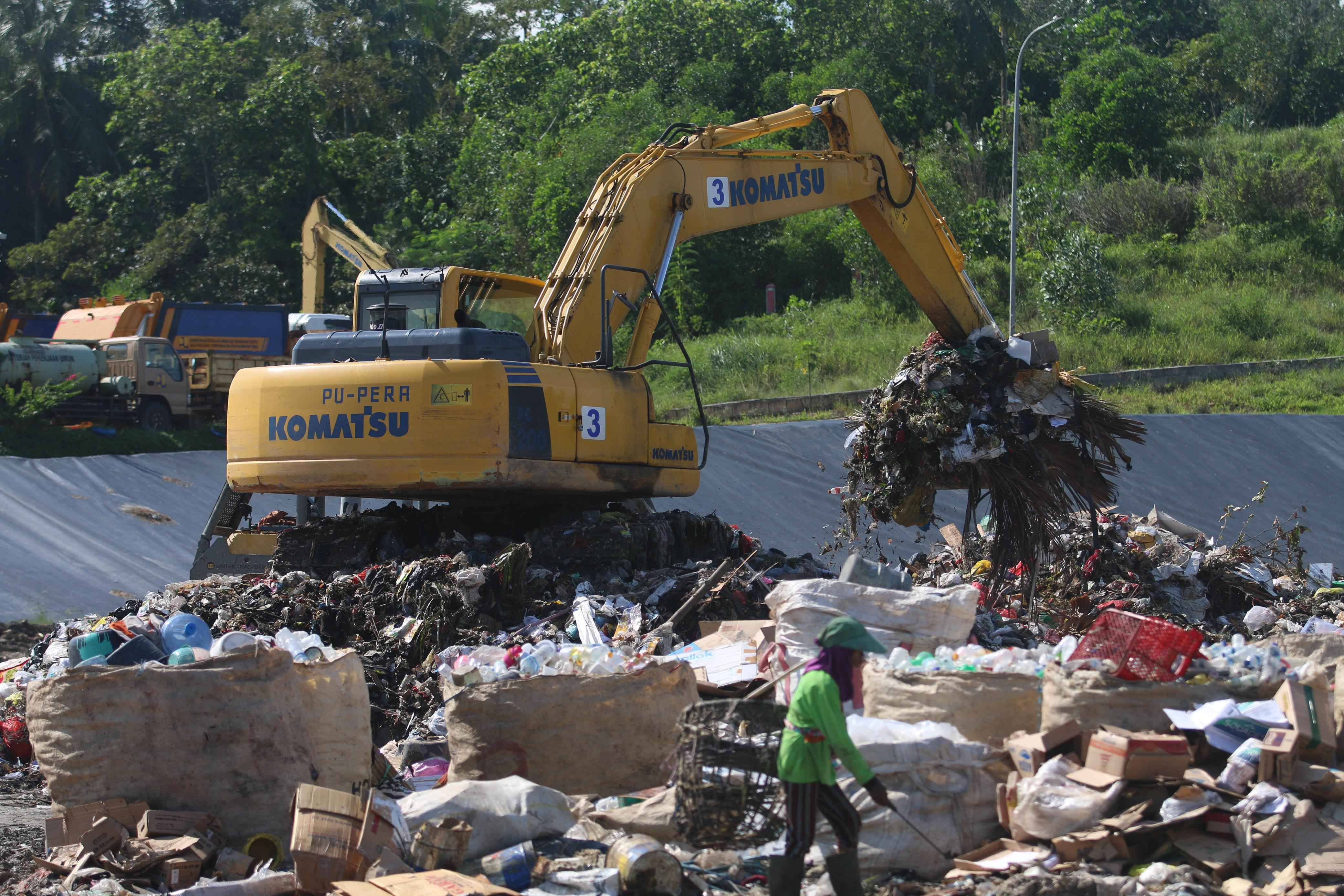 JADI SUMBER ENERGI: Ilustrasi pengelolaan sampah ke TPA Manggar. (Foto: Anggi/KP)