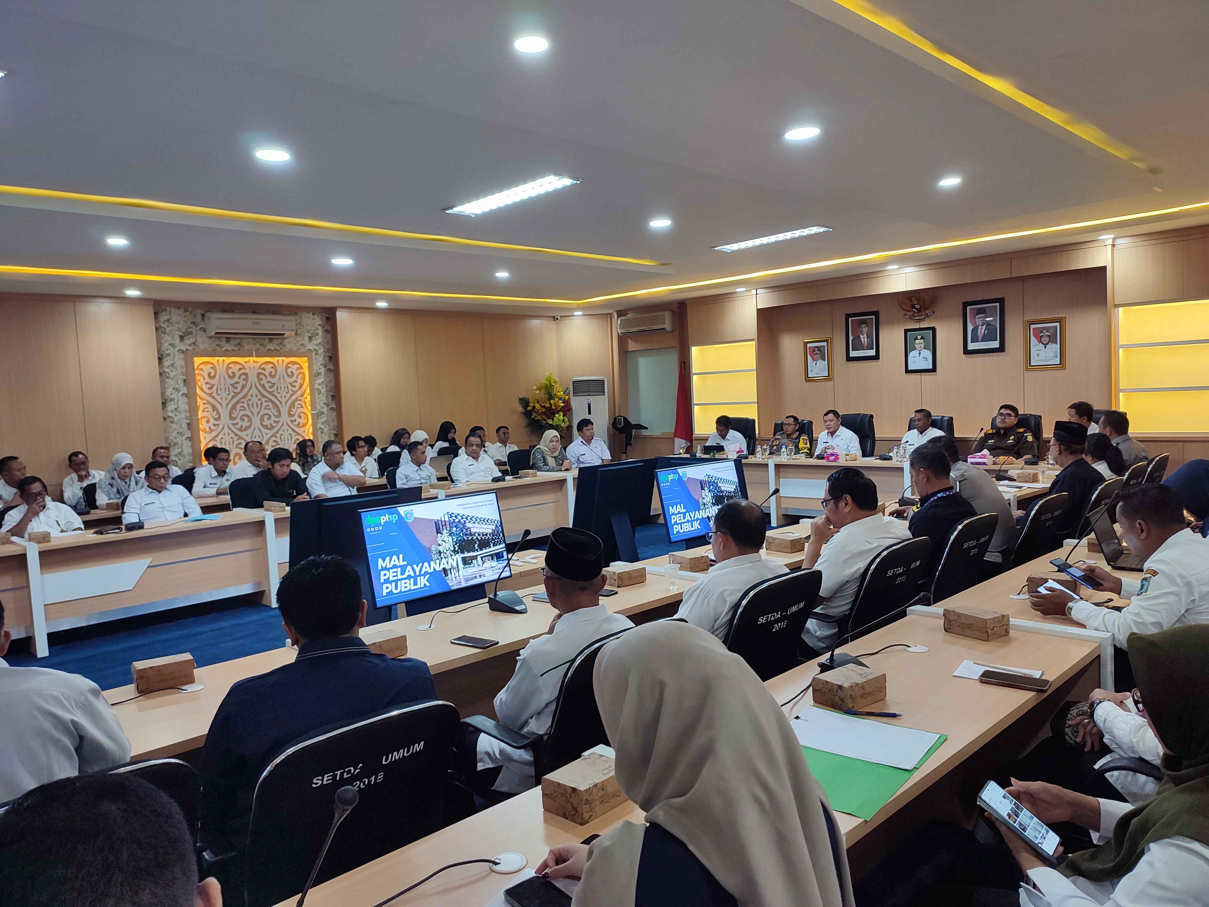 &nbsp;  PANGGIL STAKEHOLDERS: Bupati Paser Fahmi Fadli memimpin rapat persiapan pelaksanaan Mall Pelayanan Publik di Kabupaten Paser pada 2024 ini, Rabu (19/6). (Foto : Najib/KP)