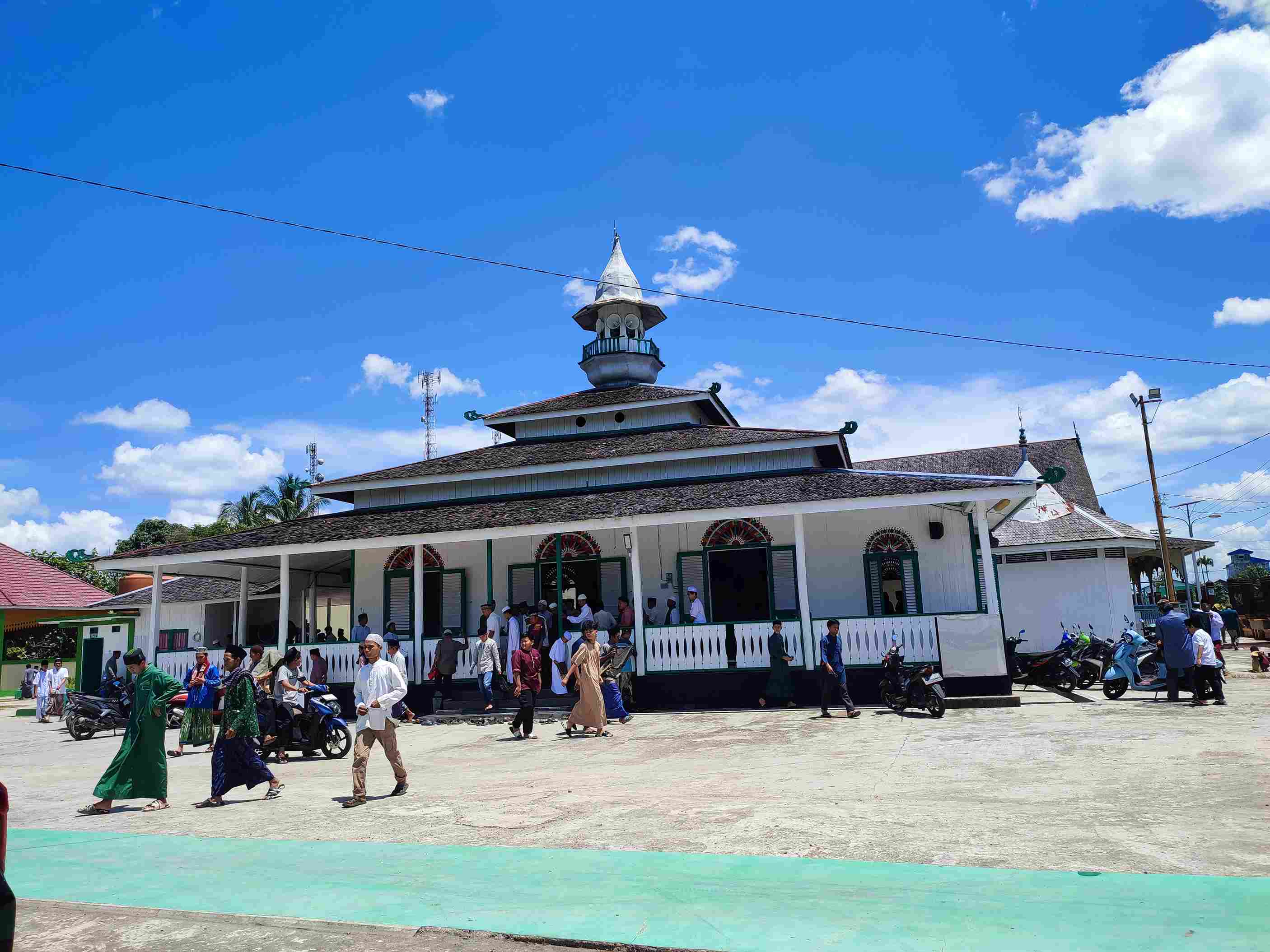 MASJID BERSEJARAH: Masjid Jami Nurul Ibadah di sebelah Museum Sadurengas Kecamatan Paser Belengkong adalah masjid tertua di Paser