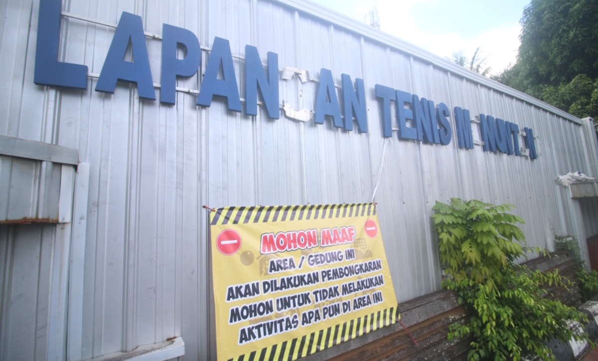  MENDESAK: Kontraktor siap memulai pekerjaan proyek pembangunan SMP di Lapangan Tenis.&nbsp;  (FOTO: ANGGI PRADITHA/KP)  &nbsp;  