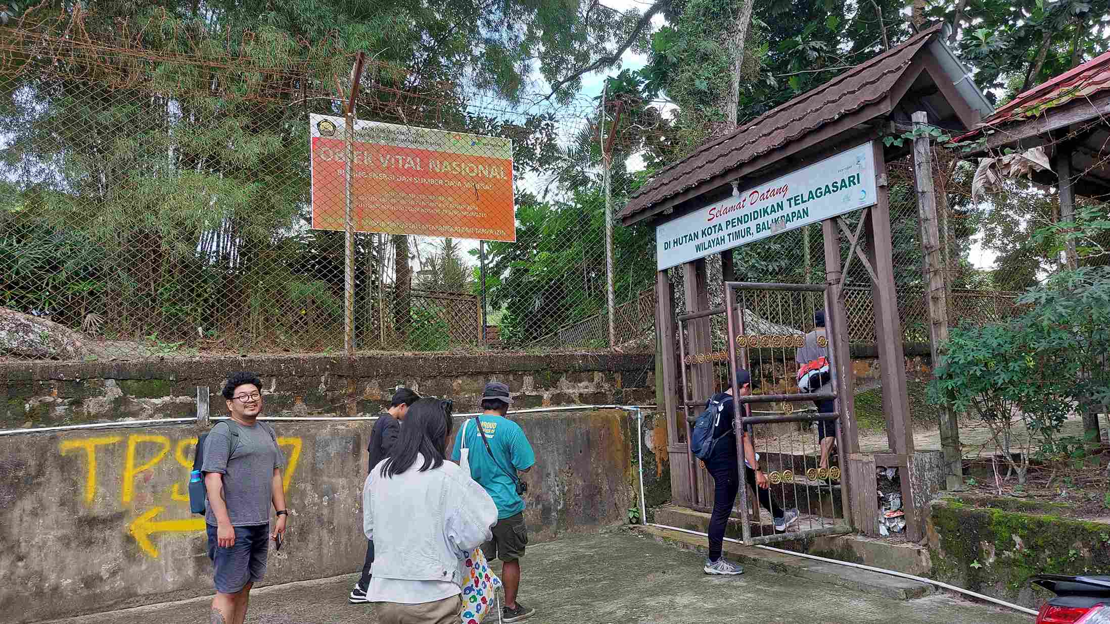 PERLU DILESTARIKAN HINGGA ANAK CUCU : Hutan Kota Telaga Sari, jadi salah satu wisata edukasi berkonsep alam yang sudah semestinya dilestarikan.  (Foto: Okta/KP)