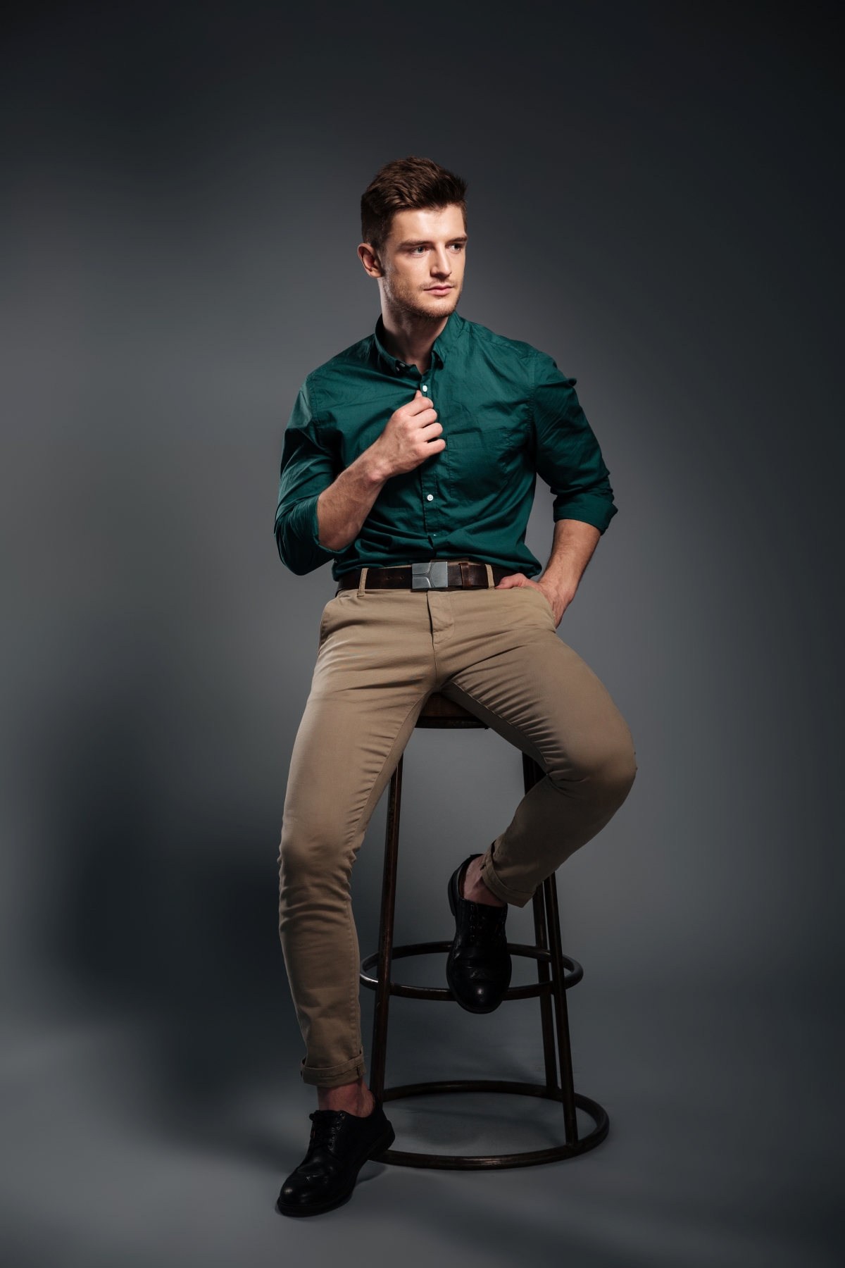 Kombinasi warna chestnut dan emerald.