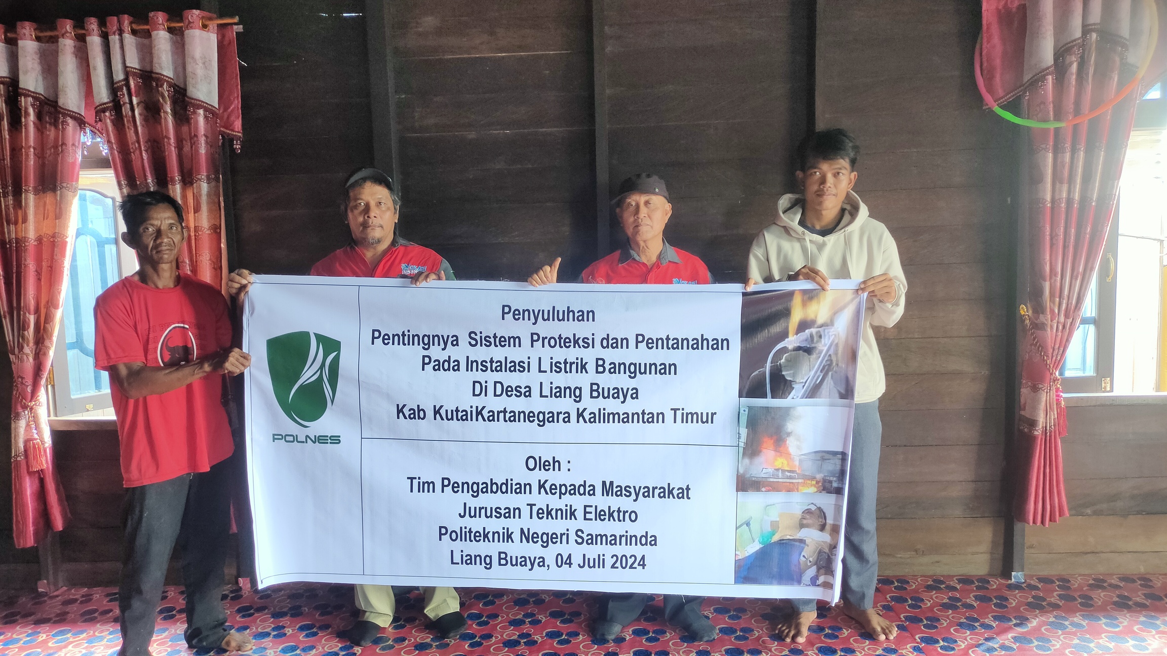 PENGABDIAN: Onglan Nainggolan (kedua kiri) bersama Ir Arbain (kedua kanan) setelah menggelar pengabdian masyarakat bagi masyarakat di Desa Liang Buaya, Muara Kaman, Kukar pada Kamis (4/7) lalu.
