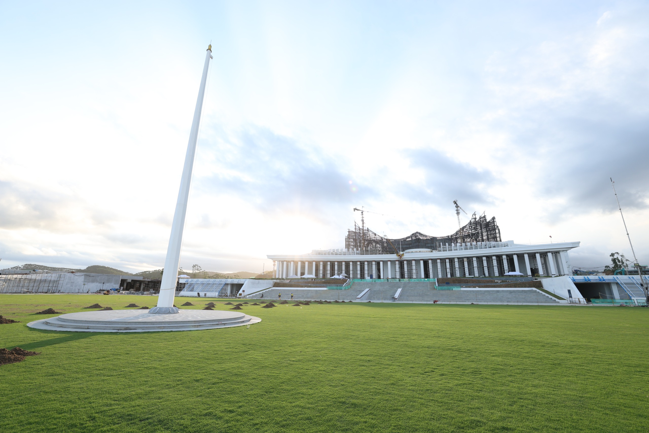 HAMPIR RAMPUNG : Lapangan Upacara pada Kawasan Istana Kepresidenan di Ibu Kota Negara yang dipotret belum lama ini. (Foto: Biro Humas dan SDM Otorita IKN)