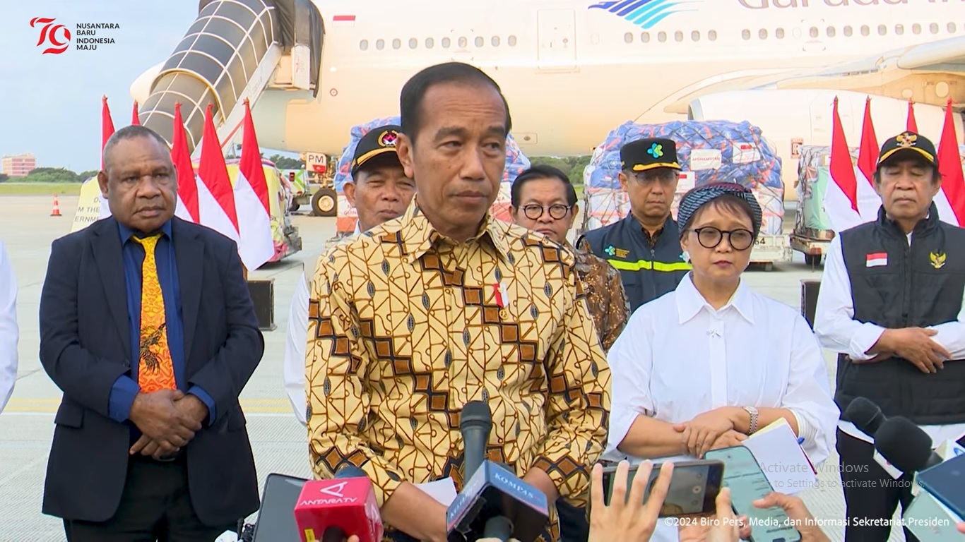 BELUM SIAP PINDAH? : Presiden Joko Widodo saat memberikan keterangan pers setelah Pelepasan Bantuan Kemanusiaan Untuk Papua Nugini dan Afganistan di Pangkalan TNI AU Halim Perdanakusuma, Jakarta.