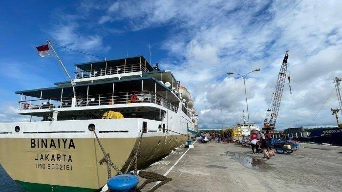 CATAT: Ini jadwal keberangkatan KM Binaiya dari Pelabuhan Loktuan pada bulan depan, (FOTO: ADIEL KUNDHARA/KP)