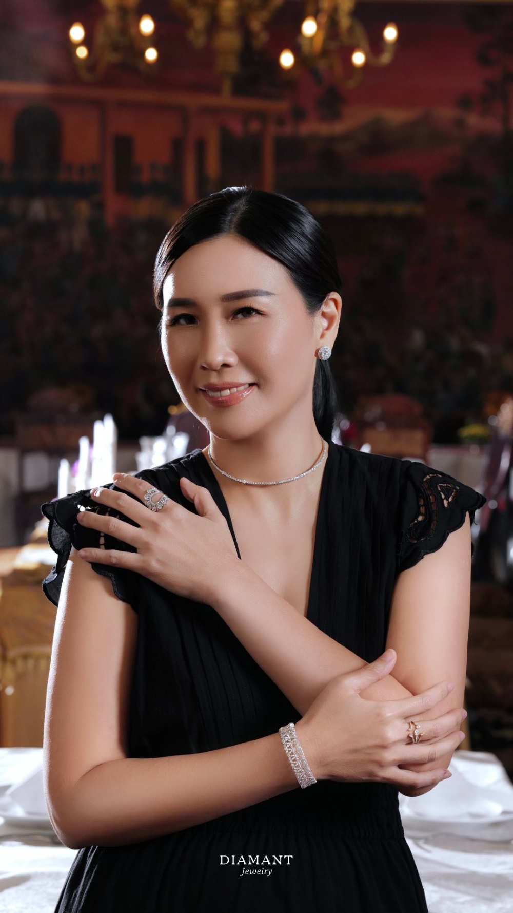 AWET MUDA: Veronica Tan terlihat jauh lebih awet muda dan bahagia.