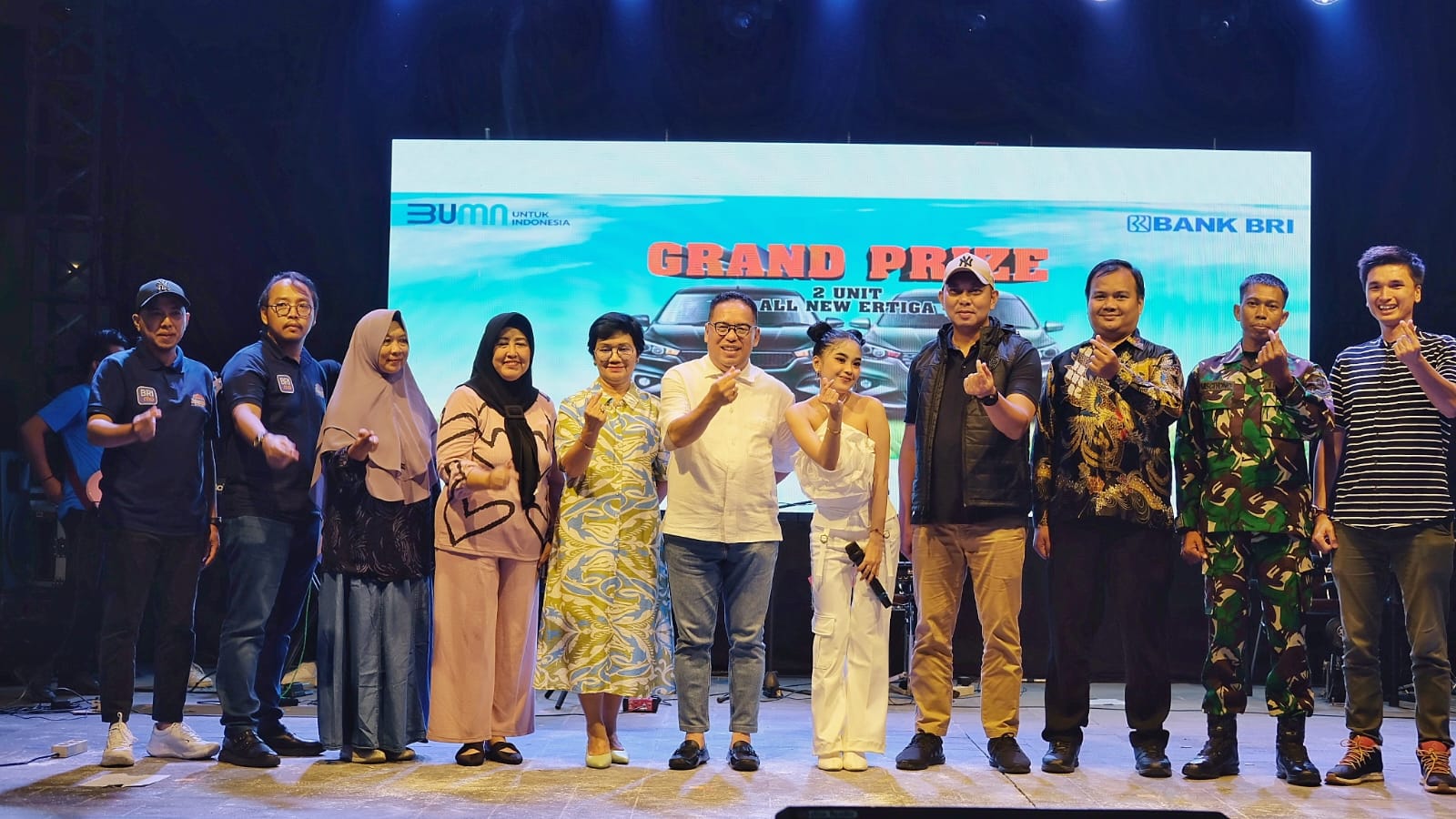 BUAT RAKYAT: Pentas Senin dan Gebyar UMKM di PPU yang digelar BRI Cabang Tanah Grogot bersama DPMPTSP PPU dihadiri ribuan warga, Sabtu (13/7).