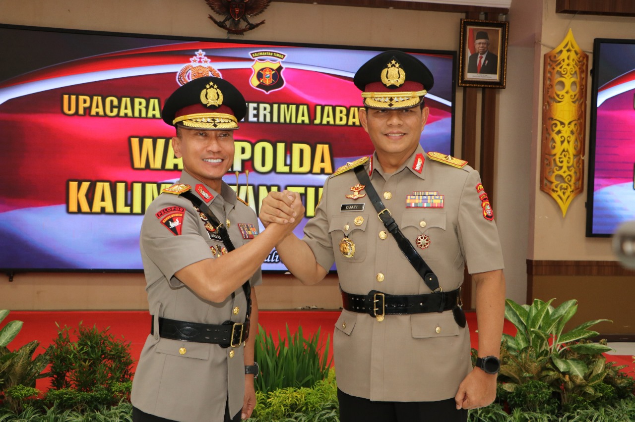 SERTIJAB: Pejabat baru Wakapolda Kaltim Brigjen Pol Muhammad Sabilul Alif menjalani upacara serah terima jabatan (Sertijab) dan sumpah jabatan. (foto:ist)