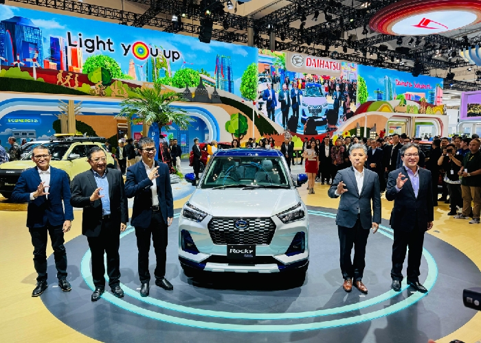 Manejemen Daihatsu dan ASTRA bersama Rocky Hybrid