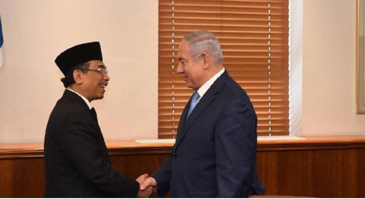BERBEDA: Yahya Cholil Staquf saat bertemu Perdana Menteri Israel Benjamin Netanyahu. (FOTO: DOK)