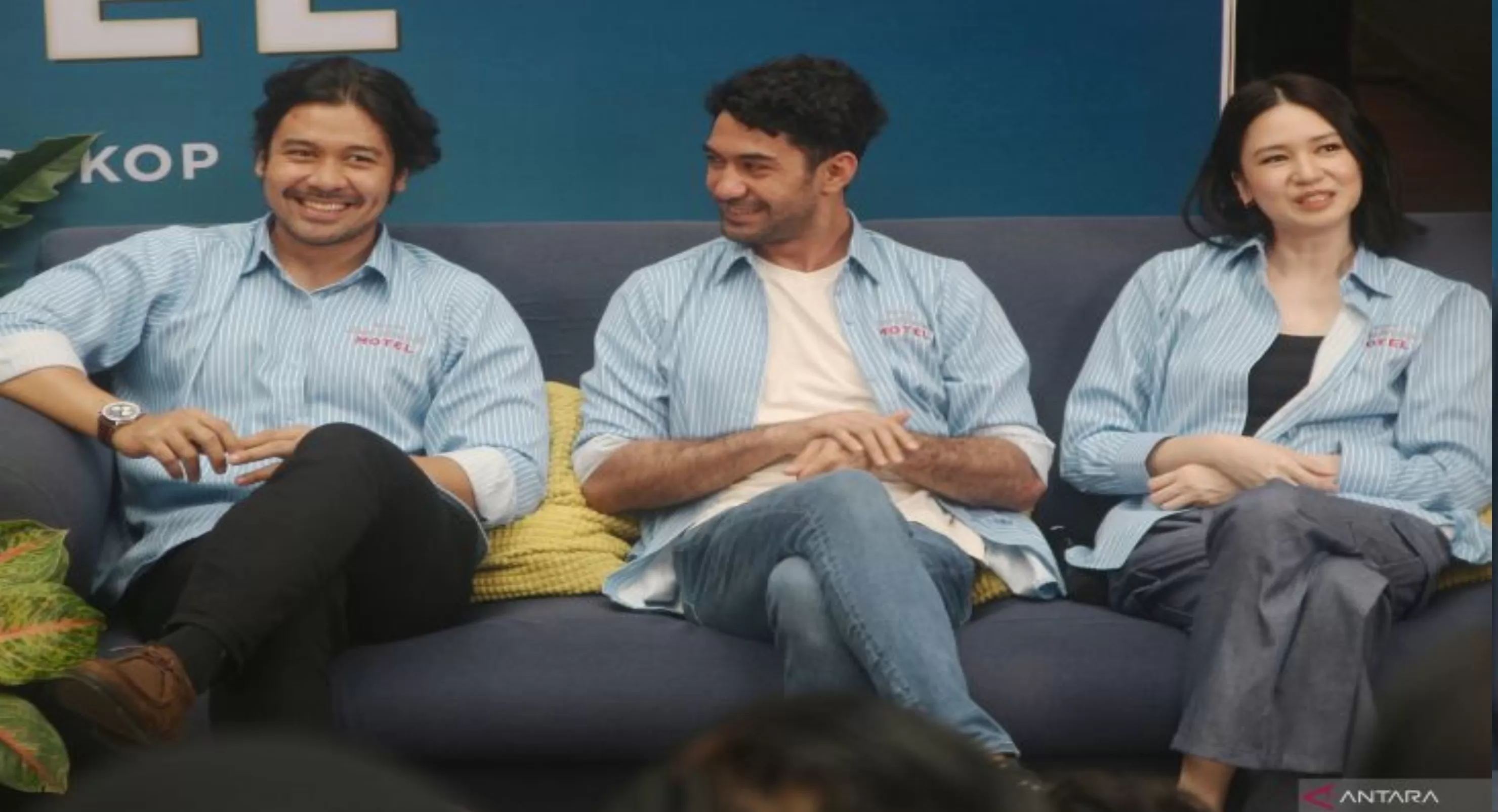 Dibintangi artis kenamaan, Reza Rahadian dan Laura Basuki disatukan dalam satu film.