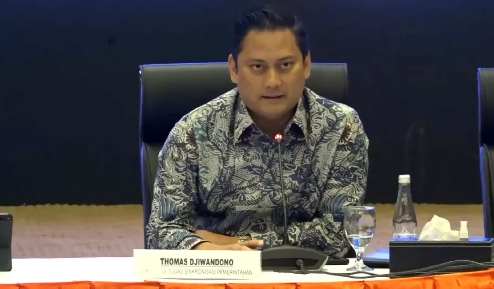 SAH: Thomas Djiwandono yang merupakan keponakan Prabowo dilantik Presiden Jokowi sebagai wamenkeu sore tadi.