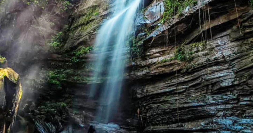 Air terjun Tembnus.