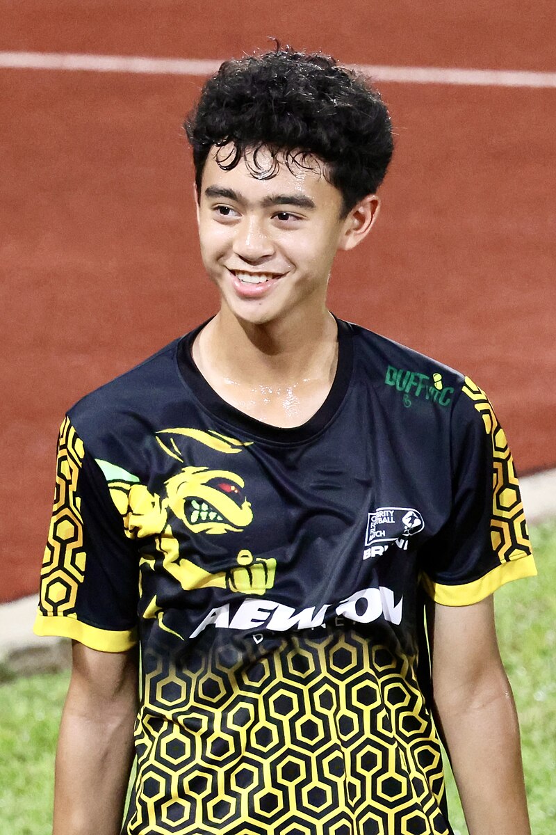 cucu Sultan Hassanal Bolkiah, tidak hanya menjadi andalan tim di lini tengah tetapi juga mengemban tugas sebagai kapten tim.