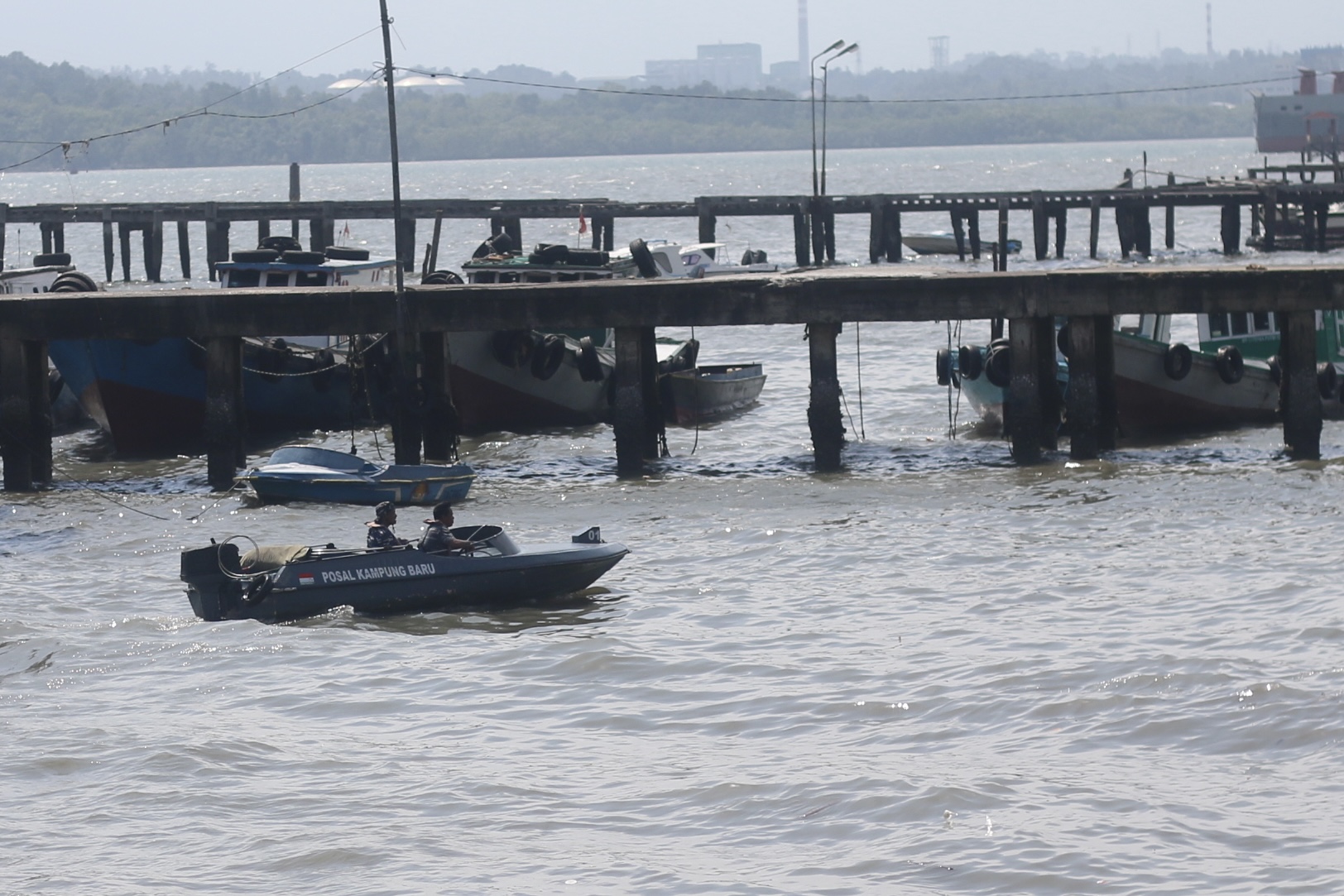 Tim SAR gabungan untuk sementara menghentikan pencarian korban tabrakan speedboat vs tongkang, Zaki (12). Senin pagi tim bergerak lagi