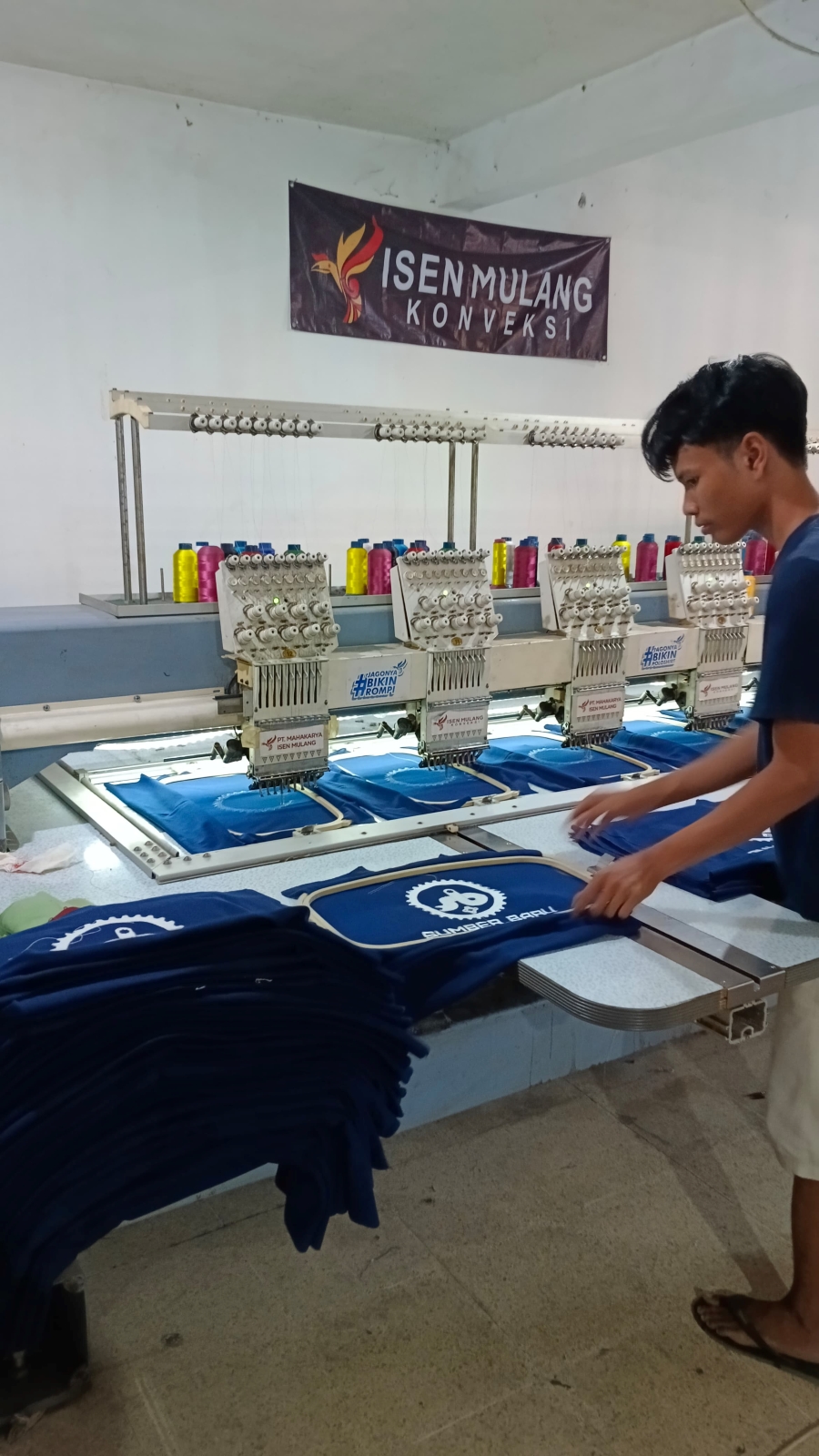 PROSES: Muhammad Jerry Ari Ananta terus memperbesar usahanya dengan memanfaatkan media sosial dan Google.