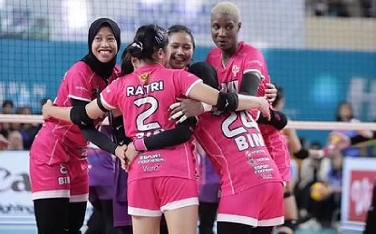 GELAR PERDANA: Megawati Hangestri cs sukses mengalahkan Electric PLN di partai grand final Proliga 2024, Sabtu (20/7) malam. (FOTO: JP)