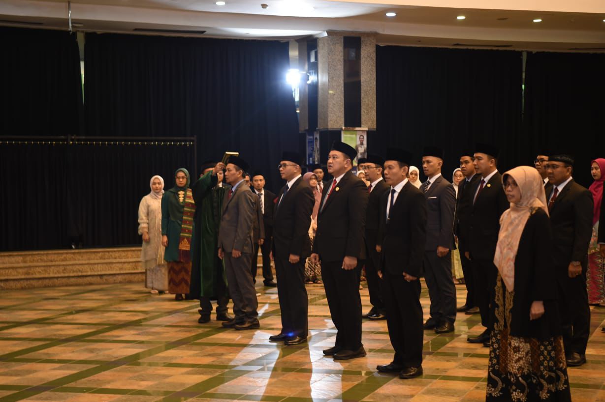 TUGAS BERAT : Sesjen Kemendikbudristek Suharti melantik Rektor dan Direktur Politeknik periode 2024-2028 di Plasa Insan Berprestasi, Kantor Kementerian Pendidikan, Kebudayaan, Riset, dan Teknologi.
