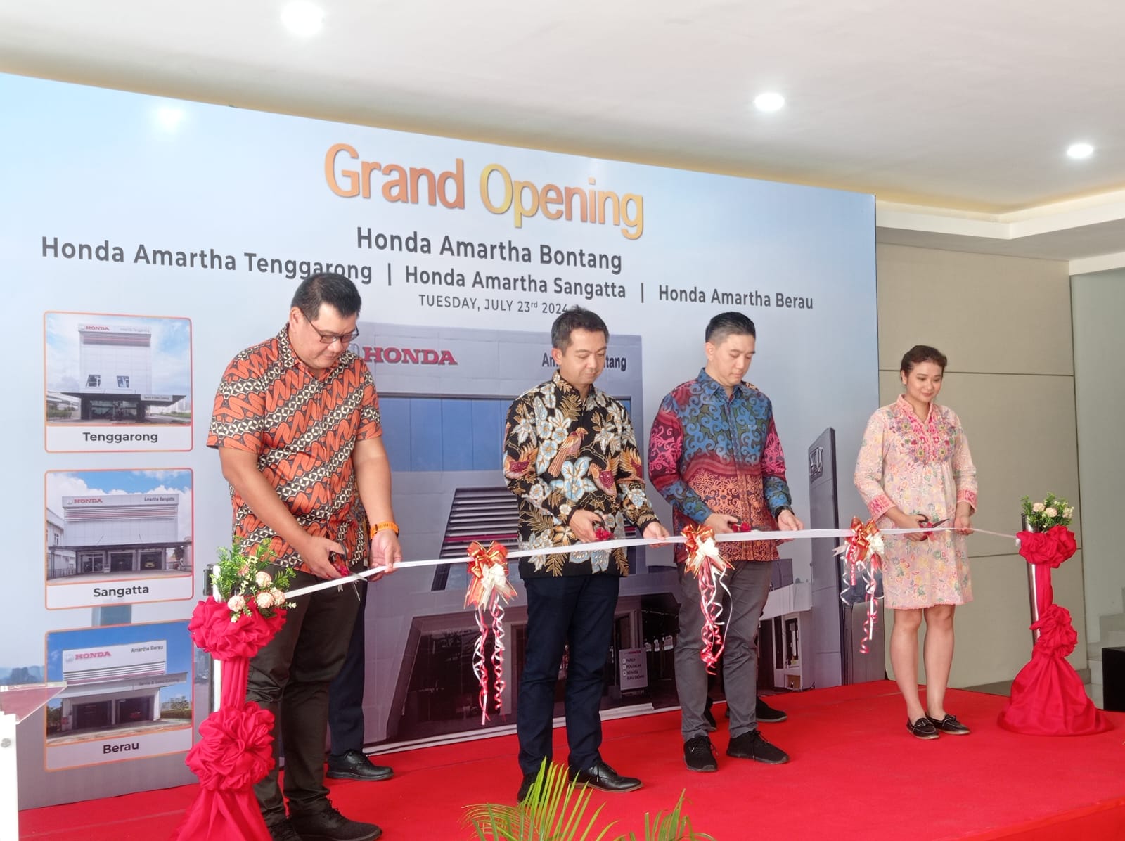 Vice President Director PT Honda Prospect Motor Angus Budiman (kiri) dan Direktur Main Dealer Honda Cikarang Mariana Budiman (kanan). (FOTO: IST)