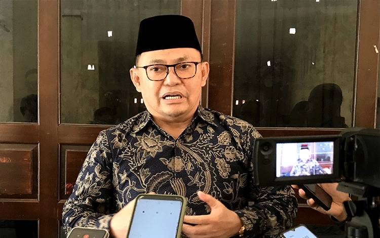 Ujang Iskandar.