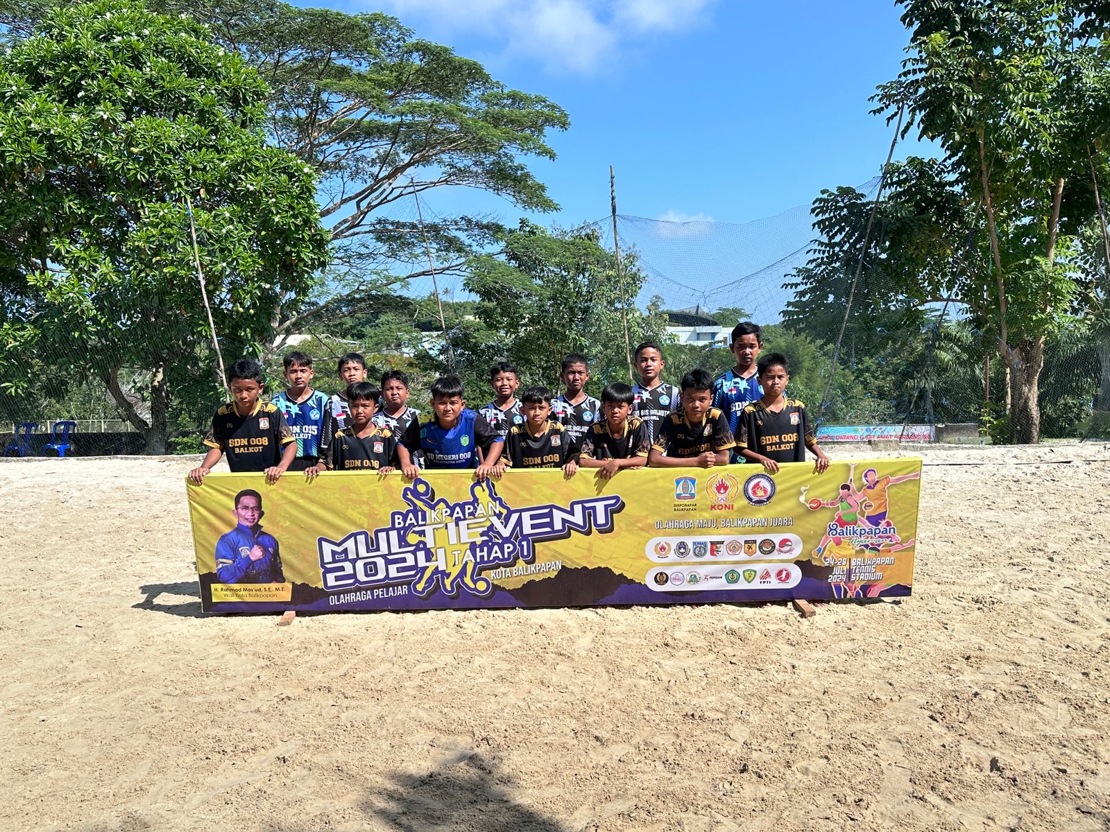 PEMBIBITAN ATLET MUDA: Turnamen Bola Tangan yang berlangsung di Lapangan Beach Handball, Balikpapan Tennis Stadium, diharap jadi wadah baru untuk penjaringan atlet.(FOTO: IST)