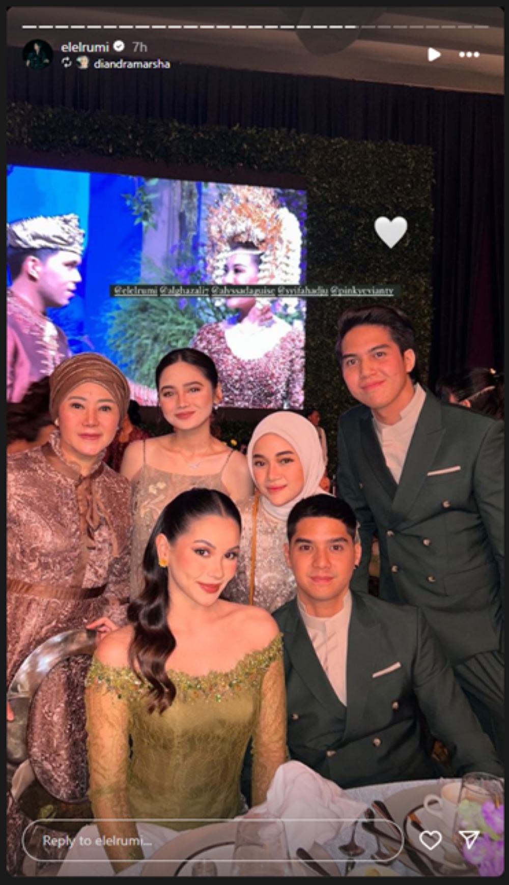 El Rumi memposting ulang unggahan Diandra Marsha yang memotret Syifa Hadju, Al Ghazali, dan Alyssa Daguise, 27 Juli 2024.