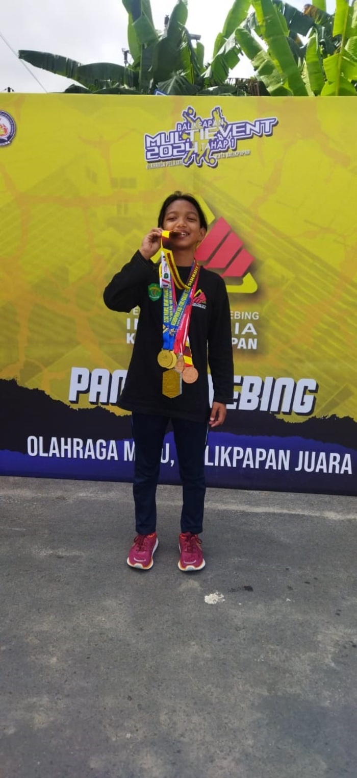 Tak hanya mengukir prestasi di panjat tebing, Syira Shafira saat ini menjadi anak yang mandiri.