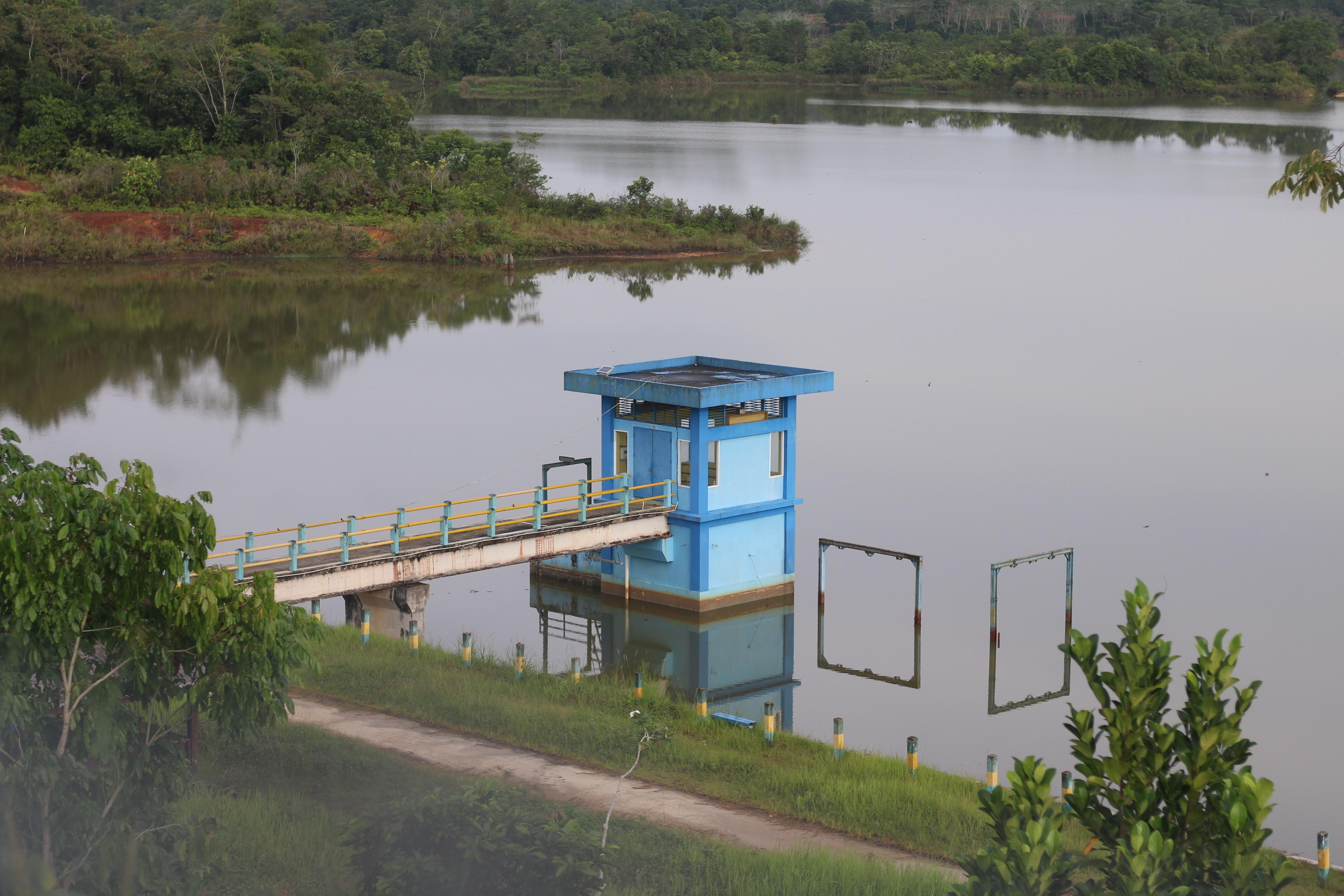 BAHAS: Waduk Manggar dan Bendungan Teritip masih menjadi sumber air baku andalan di Balikpapan. Ketika terjadi kemarau, maka berdampak pada produksi air. (FOTO: ANGGI PRADITHA/KP)