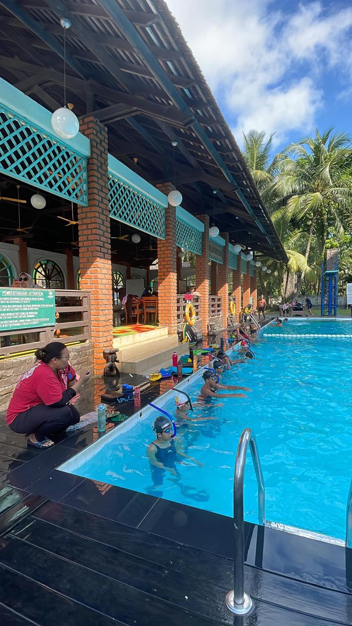 ANCANG-ANCANG: Latihan rutin digelar POSSI Samarinda dalam mempersiapkan diri untuk mentas di kejuaraan nasional di Badung Sport Tourism Cup Finswimming 2024. (FOTO/IST).